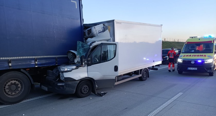 Zderzenie trzech aut na autostradzie A1. Droga na Gdańsk zablokowana 