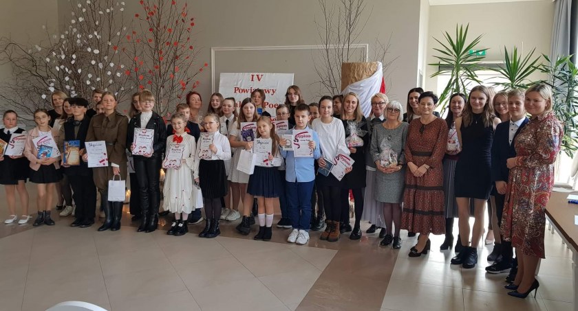 IV Powiatowy Konkurs Poezji Patriotycznej w Gminnym Ośrodku Kultury w Kodrębie
