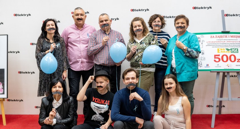 „Electric mustache