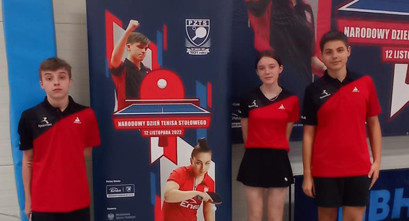Tenis stołowy. TKS Kamieńsk rozbity u siebie przez lidera III ligi