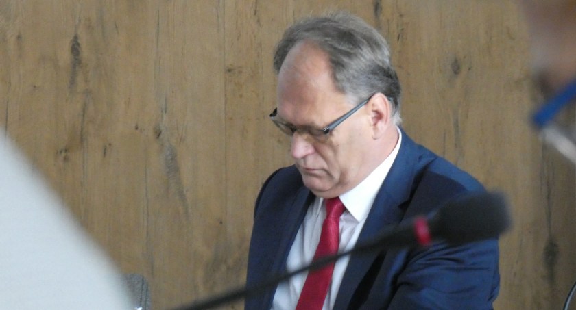 Andrysiak: Jeśli ma pan znajomości... czyli o głównym problemie samorządu [Komentarz]