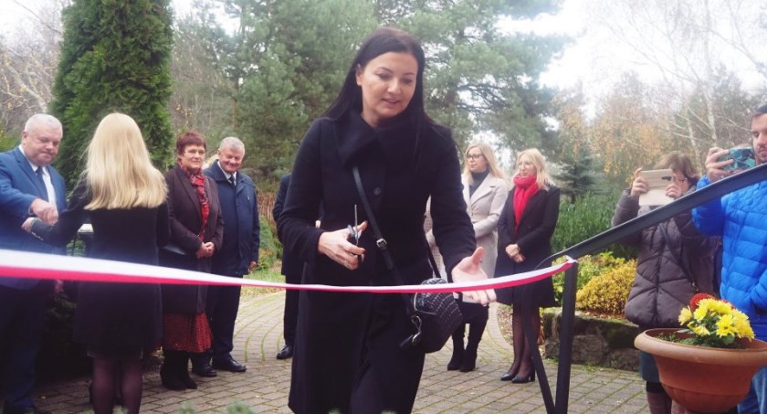 Starostwo otworzyło mały dom dziecka w Kodrębie. Specjaliści, sejm i rząd są przeciw takim placówkom