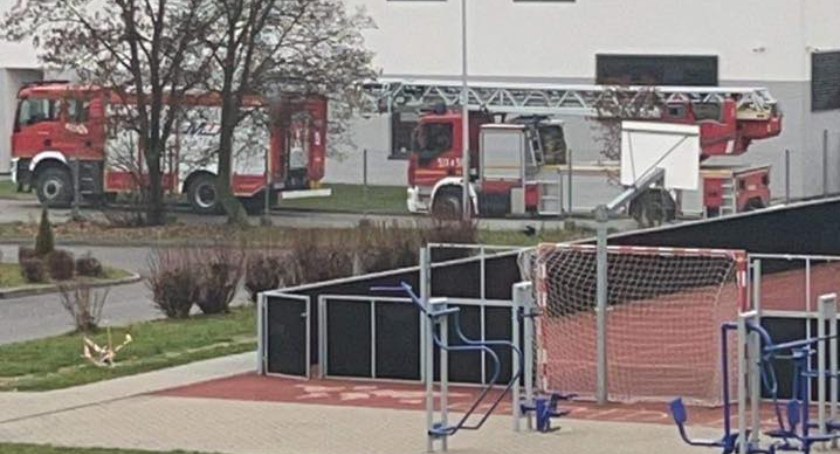 Strażacy przyjechali do nowego basenu Aquara przy ul. św. Jadwigi Królowej