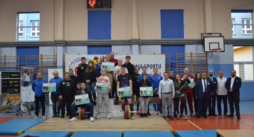 Podnoszenie ciężarów. LKS Dobryszyce bezkonkurencyjny
