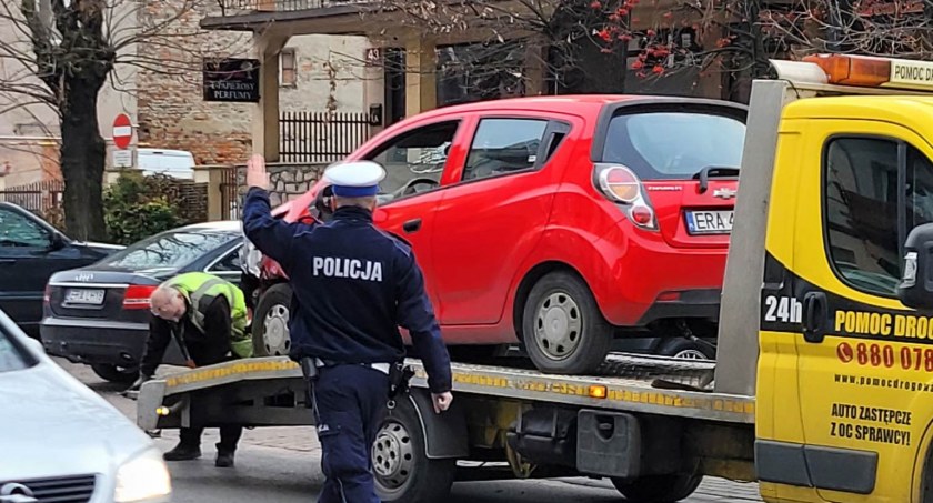 Zderzenie dwóch samochodów osobowych na Reymonta. Ulica jest przejezdna
