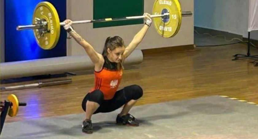 Podnoszenie ciężarów. Sylwia Wawrzeczko na podium