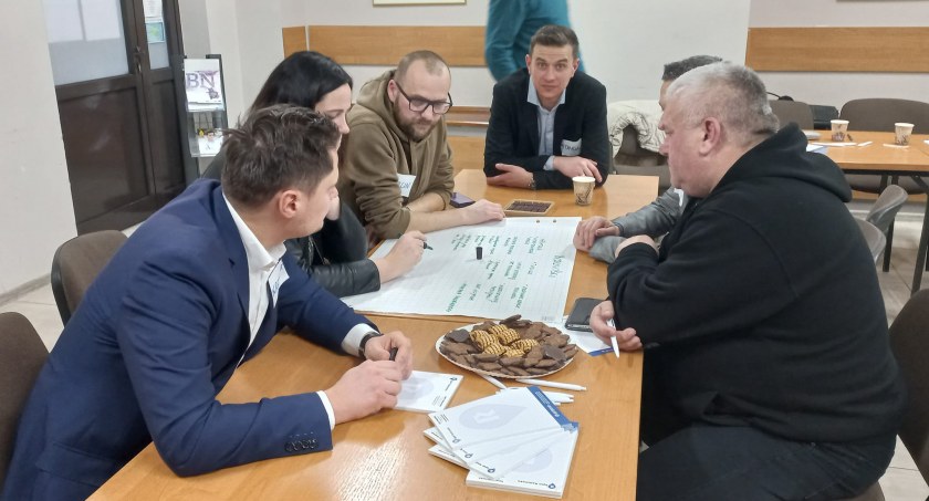 Nowak: Oni, ciała obce: Wychodzi na to, że „oni” to radni PiS, którzy ostatni dołączyli do powiatowej koalicji