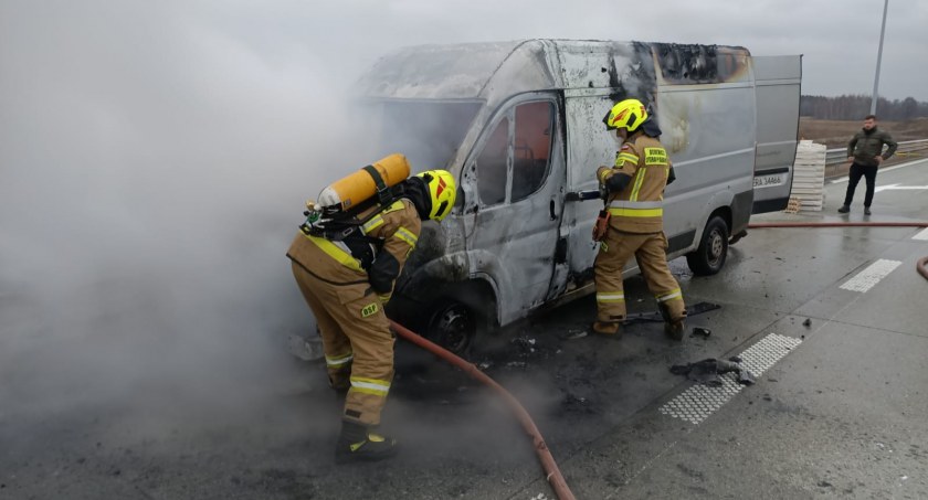 Na autostradzie A1 zapalił się bus. Ducato spłonęło doszczętnie 