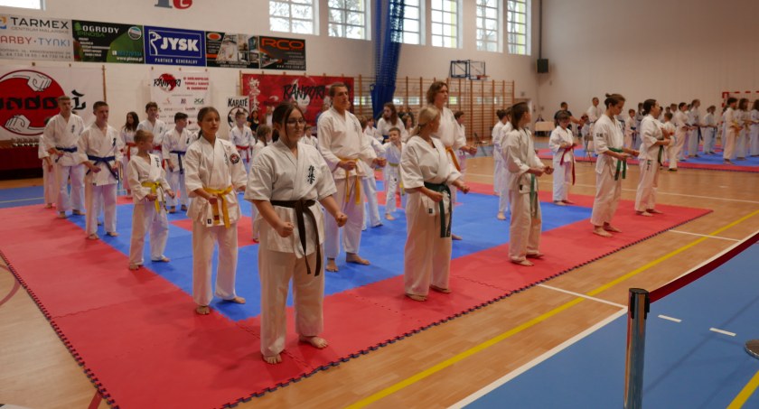 Trzeci Ogólnopolski Turniej Karate Randori Cup w Hali Powiatowej. Walczy około 100 zawodników
