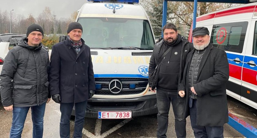 Karetka pogotowia pojechała na Ukrainę. Kluczyki przekazała starosta Beata Pokora