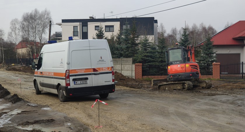 Awaria na Szarych Szeregów. Koparka uszkodziła rurę. Do wieczora gaz znów powinien płynąć