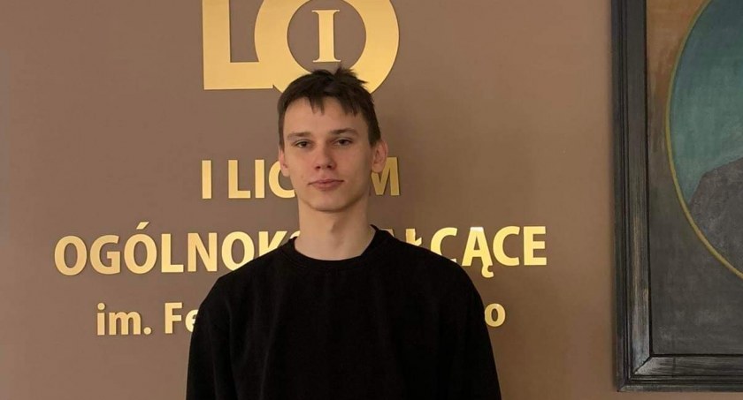 Szymon Ambrozik, uczeń I LO, zakwalifikował się do etapu okręgowego Olimpiady Języka Francuskiego