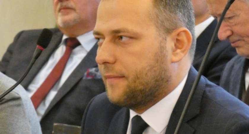 Etatowy Koski. Radny powiatowy PiS ma zostać piątym etatowym członkiem zarządu powiatu
