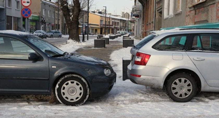 Dzbany dwa, czyli co z tego, że jest zakaz i donice? Ja nie zaparkuję? To popatrz na to