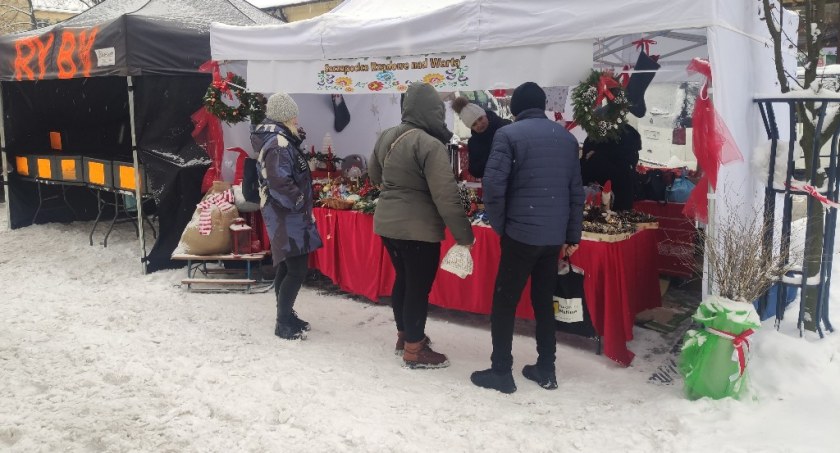 Na ulicy Reymonta trwa Jarmark Bożonarodzeniowy. Gwiazdą będzie Felicjan Andrzejczak 