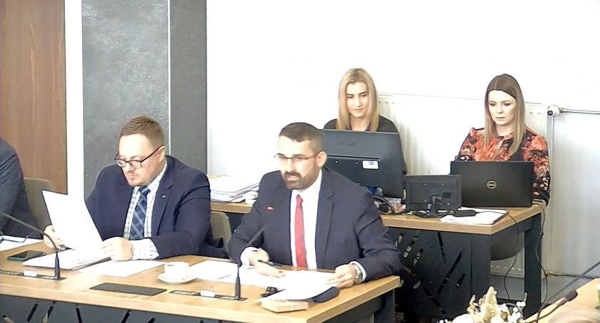 Rada Miasta: Uchwała budżetowa na 2023 rok przyjęta. Dochody 260 mln zł. Koalicja za, opozycja przeciw