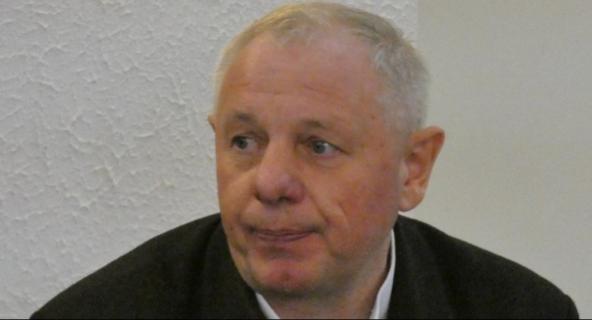 Kucharski (PiS): Problemy z demografią wynikają ze wzrostu zamożności społeczeństwa