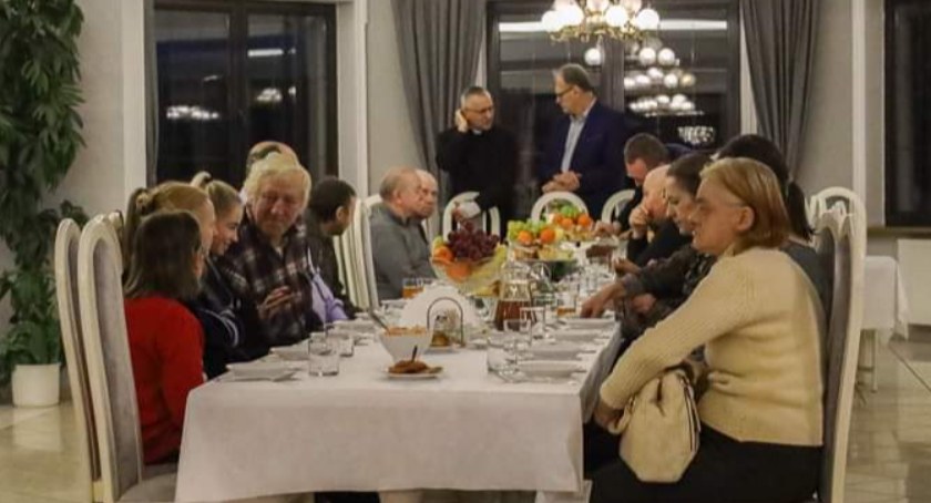 Wigilijne spotkanie podopiecznych Miejskiego Ośrodka Pomocy Społecznej w restauracji Zameczek 