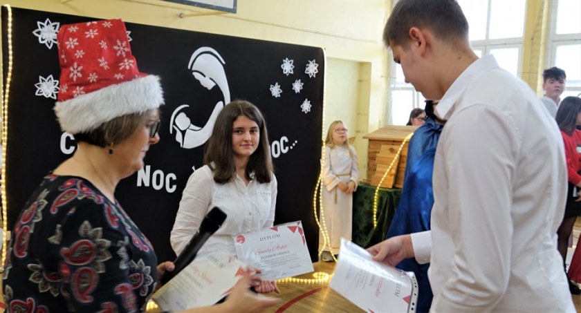 Sandra Arkit , Karolina Stępień i Piotr Marczyk z Drzewniaka najlepsi w ogólnopolskim konkursie promującym czytelnictwo