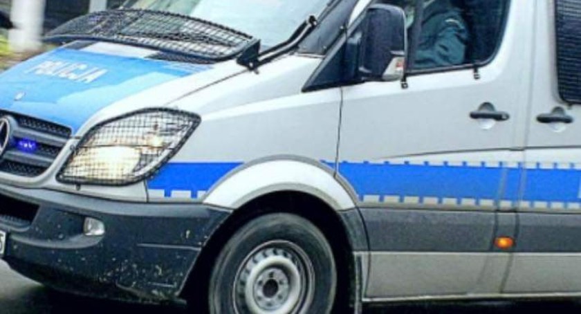 Drogowy efekt domina. Kolizja czterech samochodów osobowych. Kierowca ostatniego się zagapił