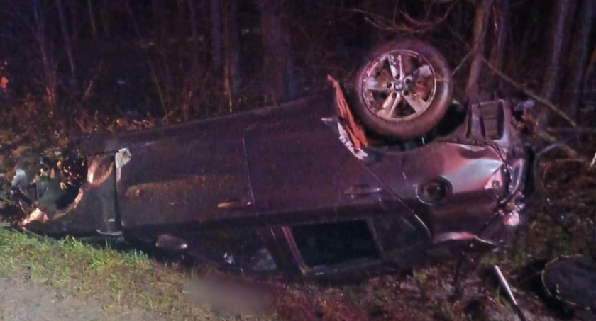 Przyłanki, gmina Przedbórz: BMW w rowie, kierowcy brak. Odnalazł się w szpitalu 