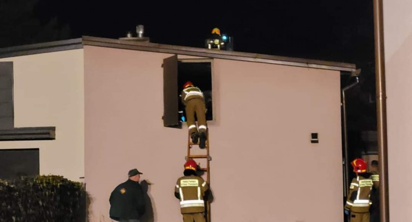 Pierwszy w tym roku pożar w Kamieńsku. Strażacy wezwani do akcji na ulicę Dolną 