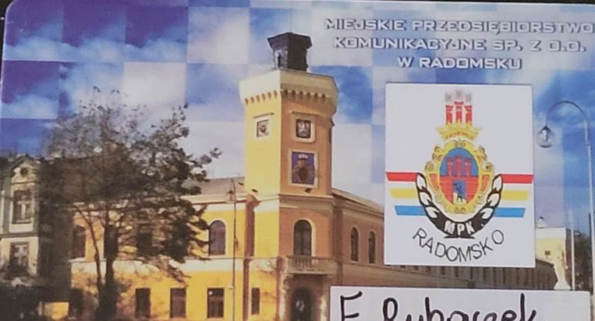 Kolejki w urzędzie miasta po karty elektroniczne uprawniające do darmowego przejazdu. Ale idzie sprawnie