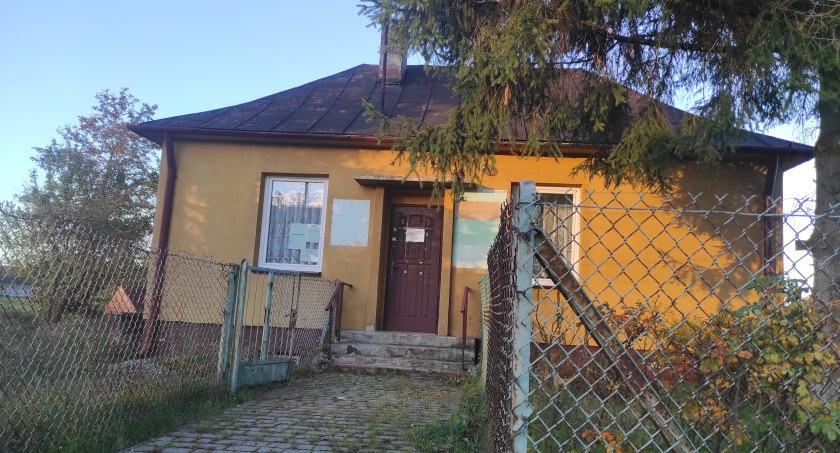 Lekarz tylko za pieniądze. W gminie Przedbórz burzą się przeciw pozbawieniu ich publicznej służby zdrowia