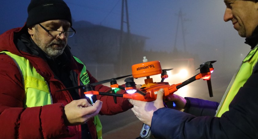 Urząd miasta chwali się dronem antysmogowym. Nie dodaje, że lata tylko w godzinach pracy wydziału