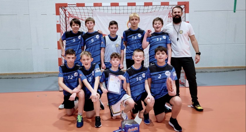 Chłopcy z PSP nr 7 najlepsi w Mistrzostwach Radomska w mini koszykówce 