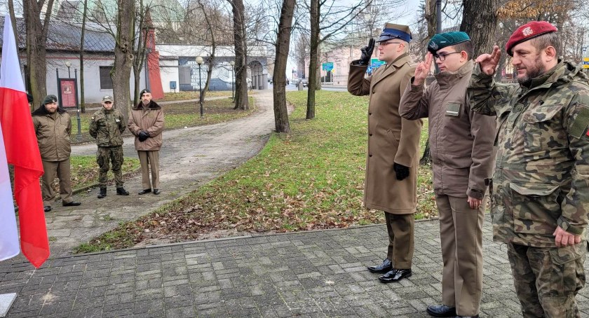 Pomnik Grób Nieznanego Żołnierza: Uczczono 78. rocznicę wyzwolenia Radomska spod okupacji niemieckiej