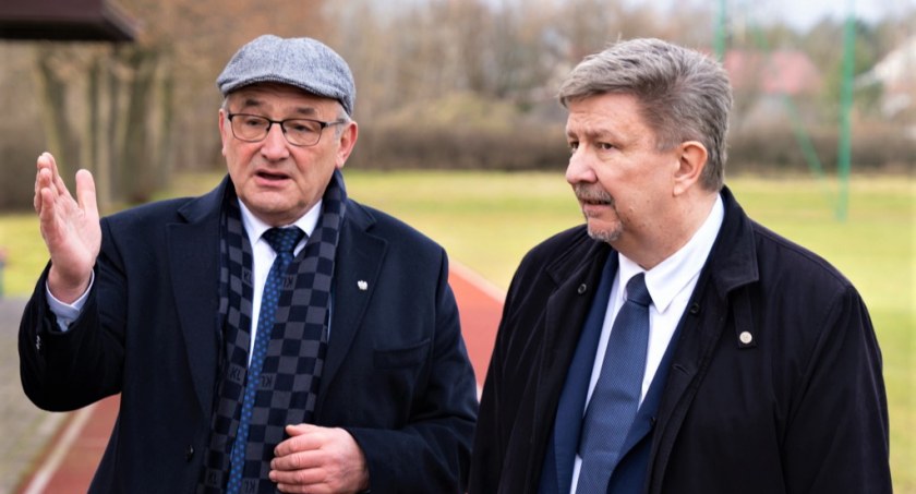 „Infrastruktura sportowa Plus”. Zarząd powiatu pochwali się pieniędzmi na sport od marszałka z PiS-u