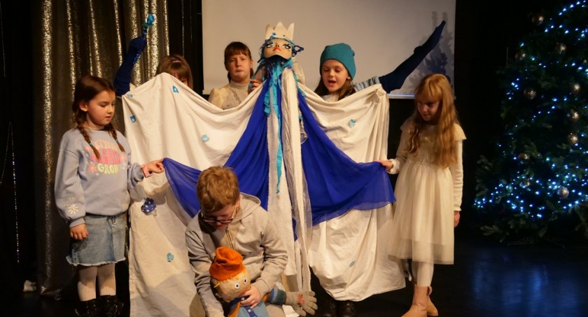 MDK: „Z wizytą u Królowej Śniegu” - uczestnicy warsztatów teatralnych zaprosili na spektakl