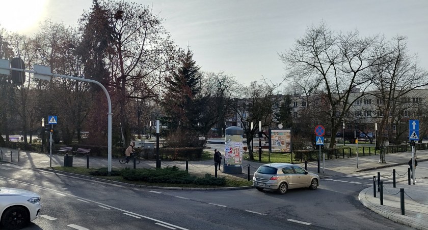 Projekt BO „Zazieleńmy Radomsko”: Urząd miasta zachęca - Będziemy sadzić drzewa, Wy pokażcie gdzie. 