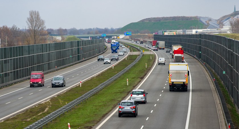 Trzy kolizje na autostradzie A1 w kilka godzin. Policjanci mówią - to przez prędkość - i nakładają mandaty