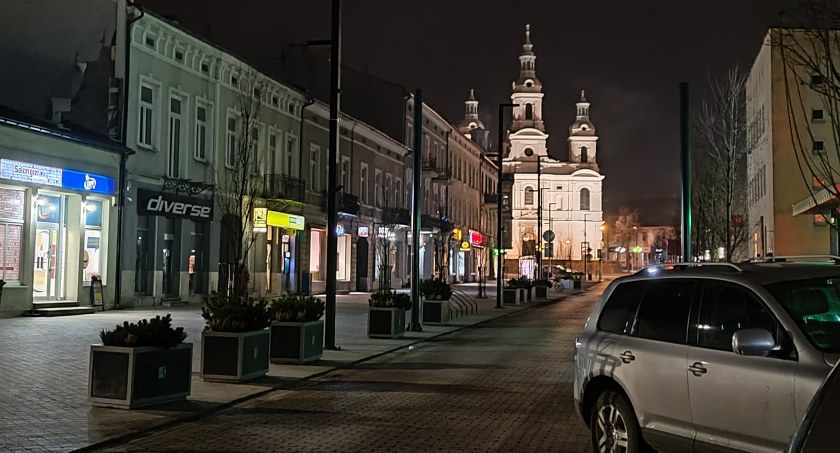 Czytelnik: Godzina 17, a ulica Reymonta pogrążona w ciemnościach. Tak wygląda centrum naszego miasta 