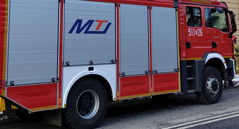 Ulica Stara Droga. Podczas prac ziemnych zapalił się spychacz. Wezwano strażaków 