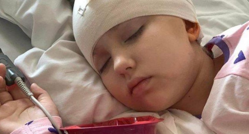 Amelia Fajkowska ma 10 lat i guza w głowie. - Za chwilę skończy się dzieciństwo, jakie zna moja córeczka