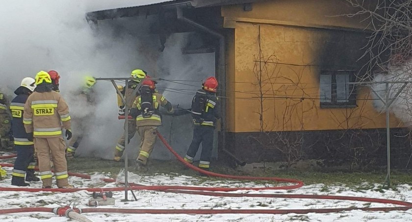 Wola Blakowa, gmina Lgota Wielka: Pożar samochodu zaparkowanego w garażu