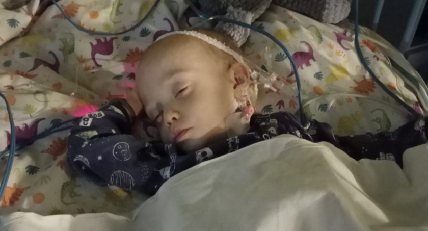 2,5-letni Franio z Radomska choruje od urodzenia. Niedawno doznał udaru. Mama prosi o pomoc dla synka