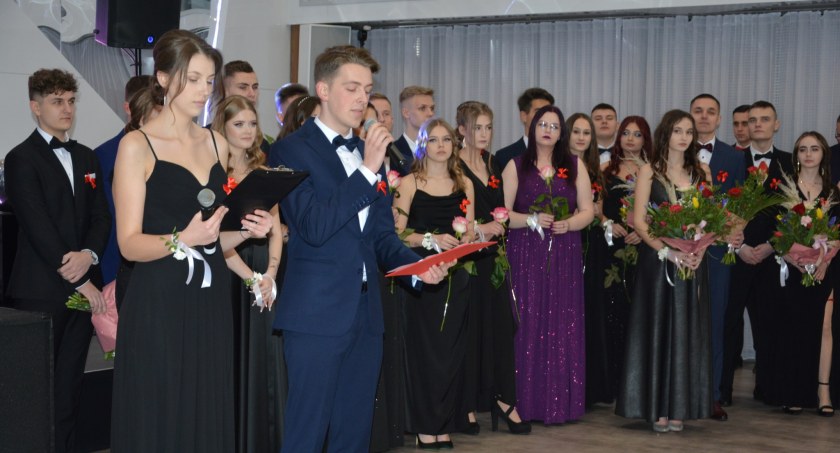 Ostatnia studniówka w sezonie. Noc zapomnienia maturzystów z Mechanika w restauracji Portofine