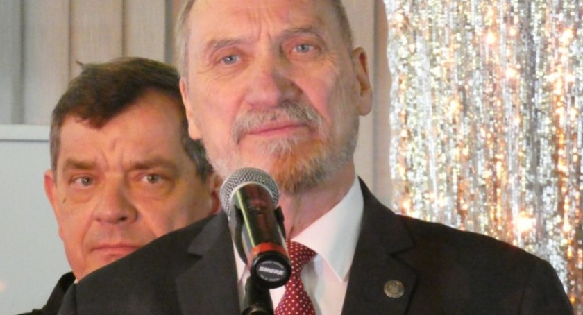 Macierewicz, Ziemba i Milczanowska zapraszają na konferencję prasową. Będzie o milionach na drogi
