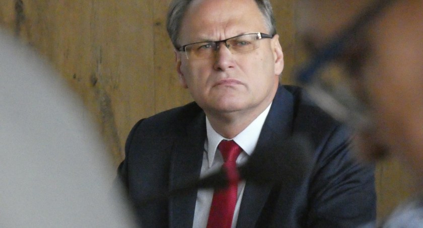 Ferenc poświadczył nieprawdę? Prokuratura prowadzi śledztwo: „Wspólnie i w porozumieniu, w krótkich odstępach czasu, z góry powziętym zamiarem...