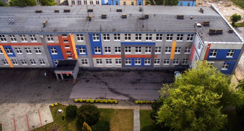 Starostwo podaje średnie pensje nauczycieli: „Nie ma się co oburzać, liczby są, jakie są