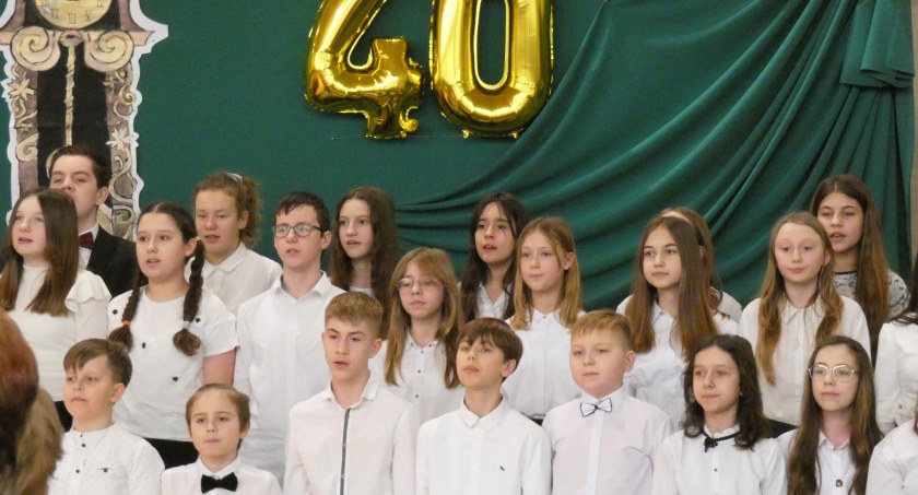 [ZDJĘCIA] 40 lat minęło. Jubileusz Publicznej Szkoły Podstawowej nr 1 im. Bolesława Chrobrego