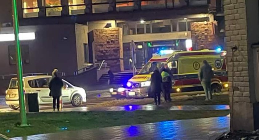 24-latek potrącony na przejściu dla pieszych na ulicy Piastowskiej. Został zabrany do szpitala 