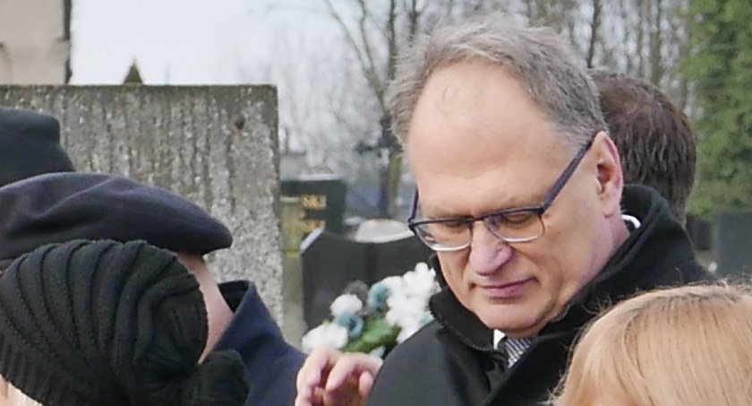 Od czytelników: „Jest rzeczą niepojętą dla zwykłego zjadacza chleba, jak urzędnicy wykonują obowiązki