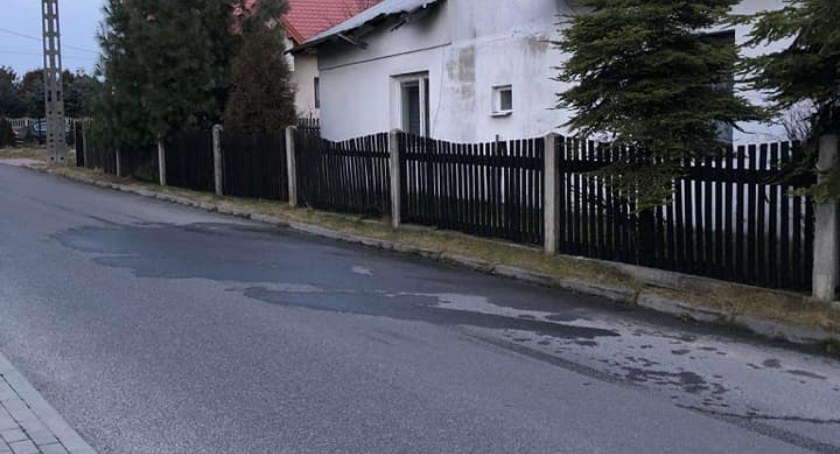 Paweł Zięba: W Jerozolimie mają ścianę płaczu, a w Przedborzu jest płaczący asfalt. Mieszkaniec pisze do władz