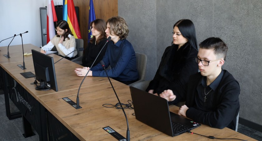 Stanowcze NIE dla hejtu. Młodzieżowi radni szykują kampanię informacyjną. Użyją mediów społecznościowych