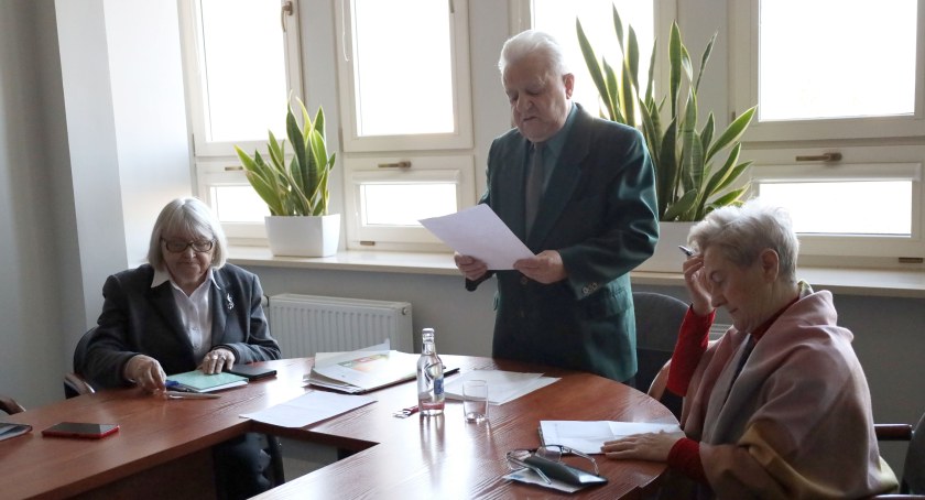Miejska Rada Seniorów: Rozmawiano o smogu i Medalu Miasta Radomska dla Edmundy Bodanki